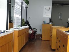 -视野联行眼镜•蔡司•依视路(温江店)