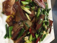 -石磨豆花家常菜·牦牛排土火锅