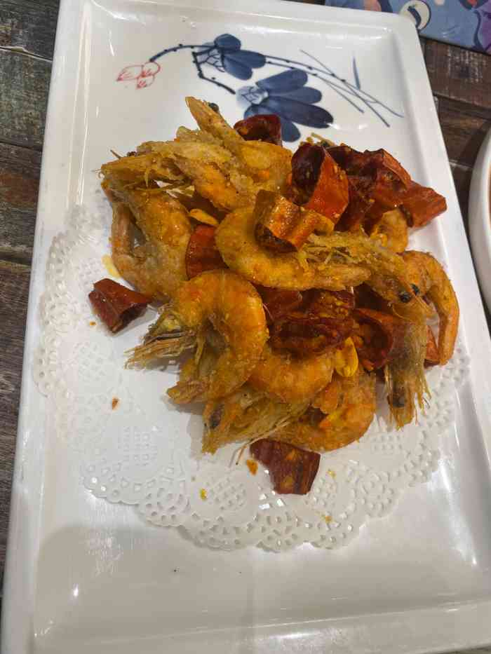 小渔村海鲜菜馆(五四广场店)-"上次来青岛去了这家的隔壁吃过,性价比