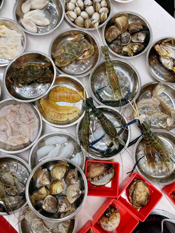 头一回四个人来,打了68折买单将近600,第二回来,一个人吃的,五个铁盘