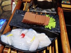 -老牌坊云南鱼豆花火锅(爱建店)
