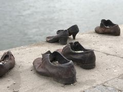 -多瑙河畔鞋履雕塑
