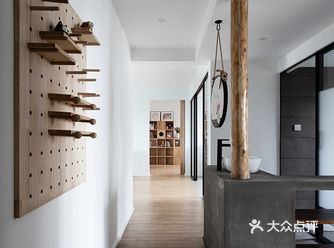 体现出宽敞的空间享受。厨房和餐桌一体