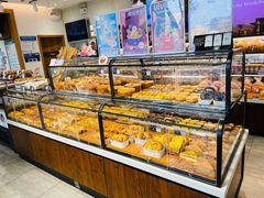 面包甜点陈列柜-金凤成祥(东直门现烤面包店)