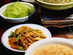 凉拌青笋丝-漳河青花椒鱼头火锅