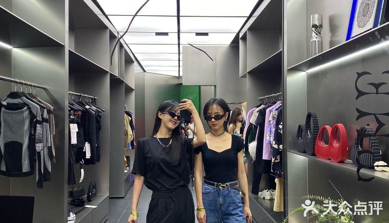 成都新展｜新锐撞色艺术装置展，限时开启🟣🟢