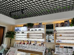 -视野联行眼镜·蔡司授权店(长白万象汇店)