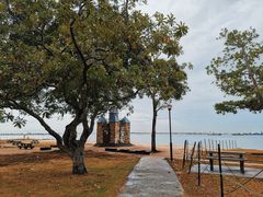 -东海岸人工湖美食村