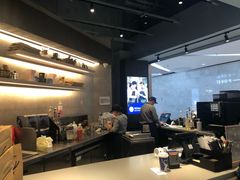-瑞幸咖啡(岳家嘴地铁站店)