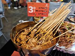 乐山特色钵钵鸡-何师烧烤Pro ·江湖川菜·小龙虾·精酿啤酒(太古里旗舰店)