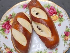 红豆碱水面包-WHEN PIGS FLY当猪飞