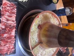 -果松木炭酸菜铜火锅·外婆参鸡汤