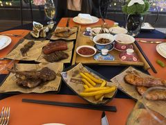 -中茵皇冠假日酒店·棕榈岛湖畔餐厅