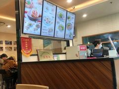 -小杨生煎(金山百联购物中心3楼店)