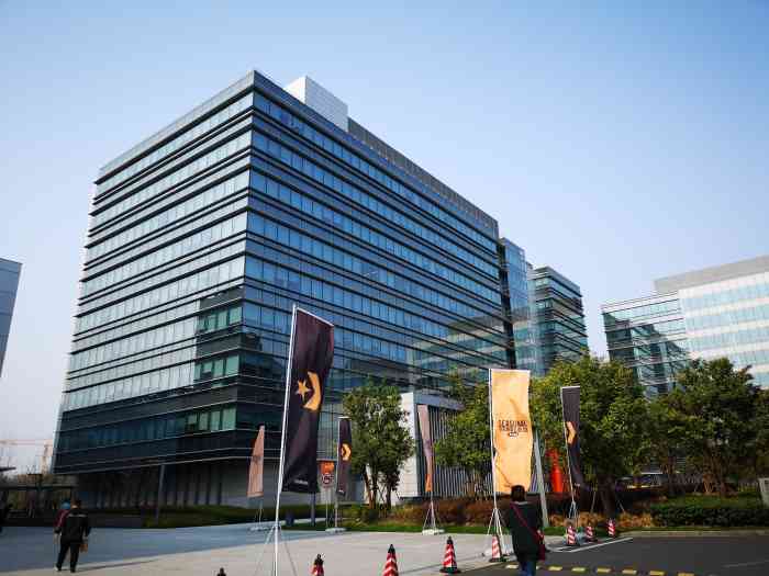 尚浦商务中心-"离五角场不是很远,进去时先到地面停车场,.