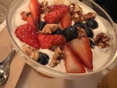 野莓核桃蜂蜜希腊酸奶-The Rug Cafe(王府中环店)