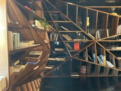 -钟书阁(松江泰晤士小镇店)