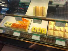 面包甜点陈列柜-蜂蝶来饼店(拱北总店)