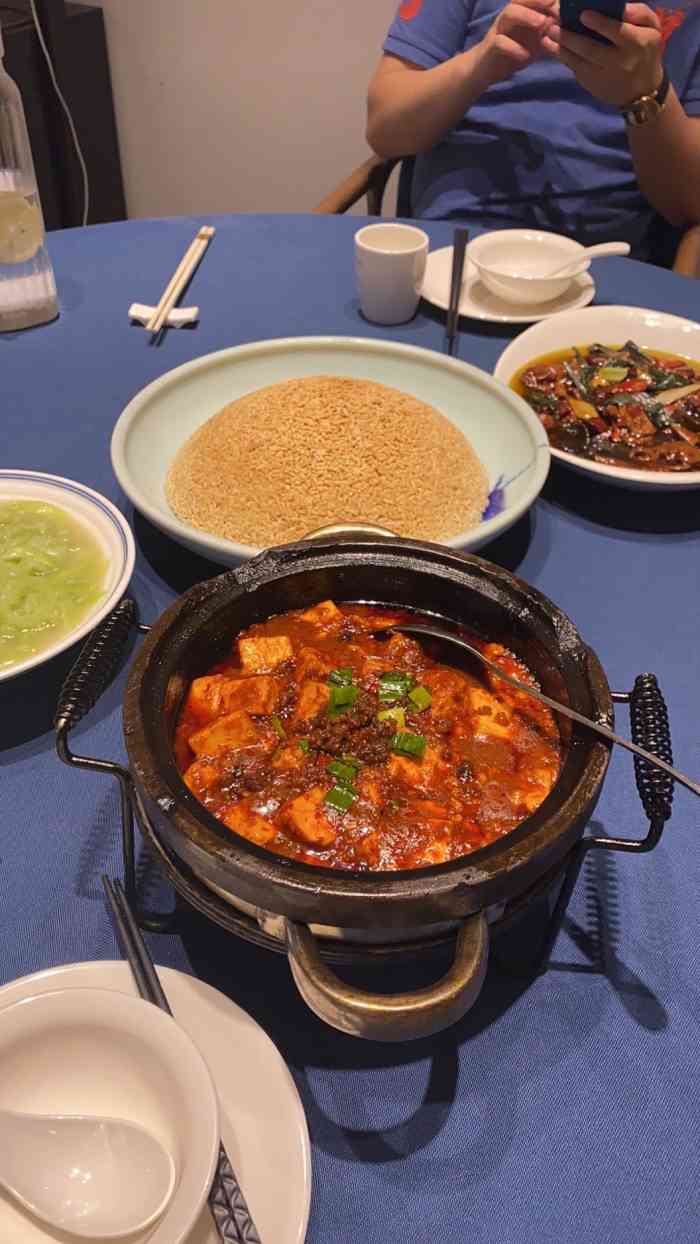 卞氏菜根香(天府三街店)-"位置在三街地铁口,交通方便,停车也挺方便.