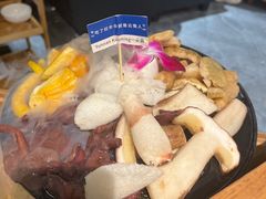 -一朵菌·野生菌探索家火锅(南亚店)