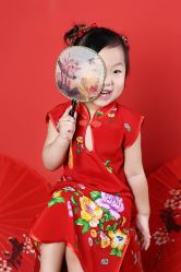 -现代经典婚纱摄影