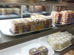 面包甜点陈列柜-新侨三宝乐面包店(崇文门店)