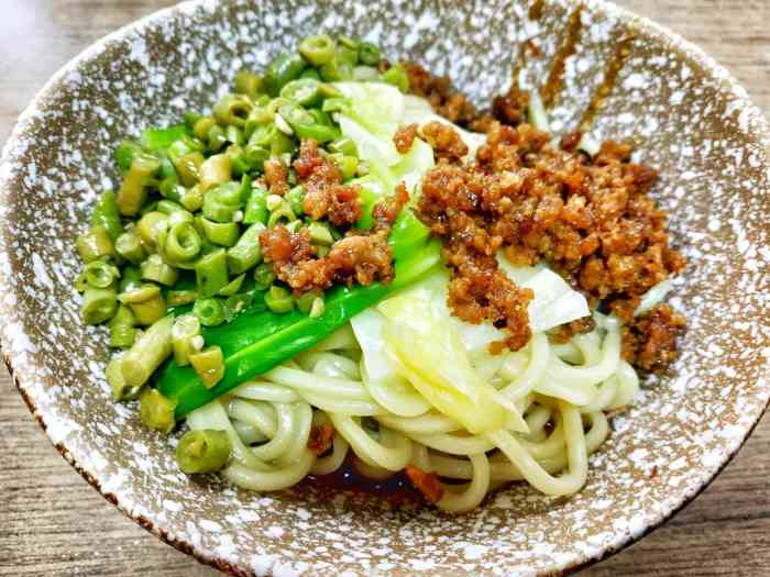 打分    /人 中午又来了,非常好吃!一两招牌豇豆面配一份蒸蛋很棒.