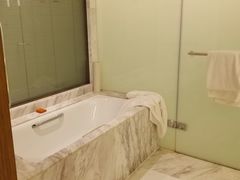 -上海滴水湖皇冠假日酒店