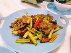 海南香芹爆炒黄牛肉-香香海南菜餐厅