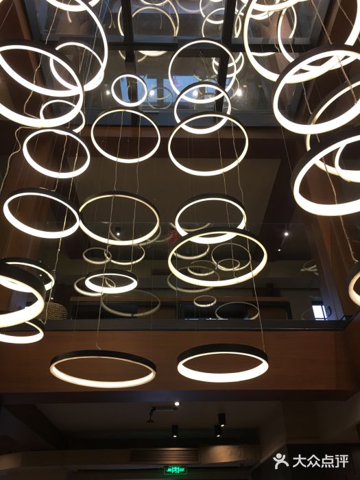 星巴克臻选(成都宽窄巷子店)大堂图片