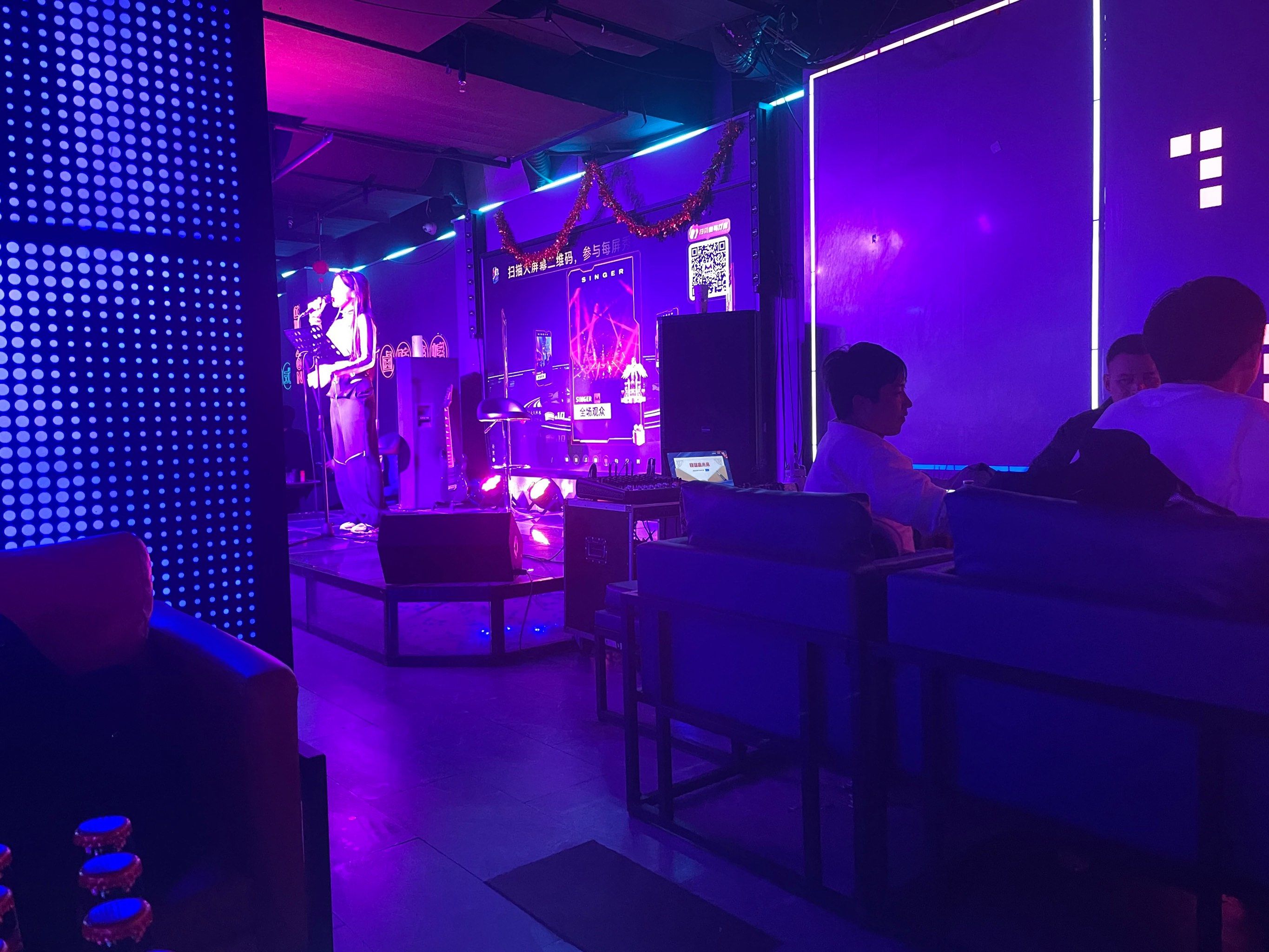 众二小酒馆