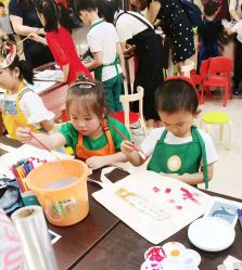 -泥娃娃DIY陶吧(易生活购物公园店)