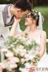 -现代经典婚纱摄影