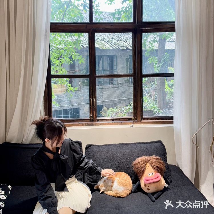 在重庆!真的不好找…但是环境好好啊!!!