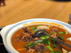 番茄牛尾骨-头上红煨盐鸡·非遗院子餐厅