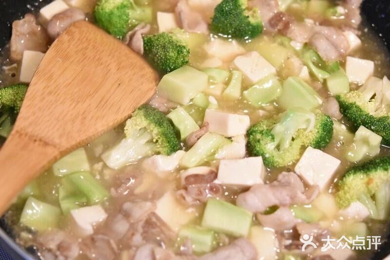 減脂必選🌟簡易料理：西蘭花煮豬五花豆腐🌟