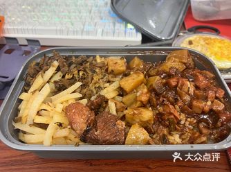#城市向导官#游泳过一夏清晨，阳光透过薄纱洒进房间