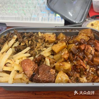#城市向导官#游泳过一夏清晨,阳光透过薄纱洒进房间