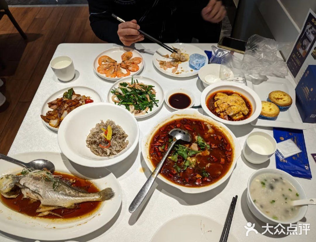基本上點了幾道菜就是回本了 蝦子必點！魚也是必點之一！