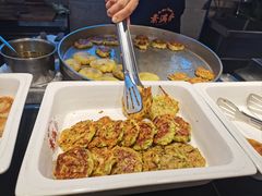 西葫芦胡萝卜丝饼-素满香·食养自助(天一广场店)