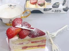 草莓雪山切块-心乐生活新鲜屋(星海广场店)