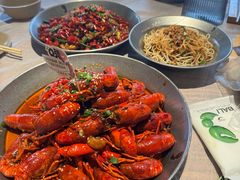 -巴厘龙虾·榜首油焖大虾(音乐学院·沿江酒馆店)