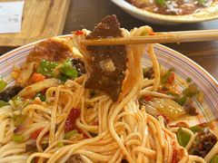 -歹歹的加个面过油肉拌面