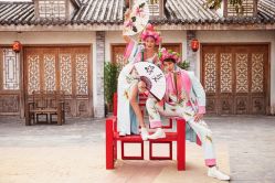 俏皮可爱-巴黎婚纱摄影工作室