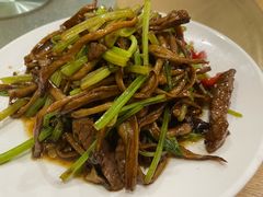 茶树菇炒牛柳-牧羊餐厅