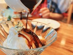 -Chom Cafe and Restaurant