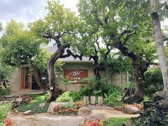 -Chom Cafe and Restaurant