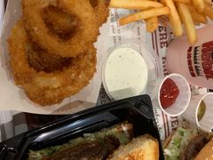 -The Habit Burger Grill 哈比特汉堡(世博店)