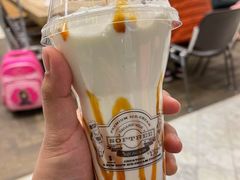 焦糖雪盐奶昔-OUR Bakery(三里屯太古里店)