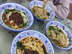 -渝之汇牛肉豌杂面